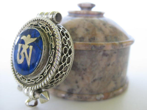 Lapis Silver Om Gau Locket