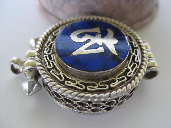 Lapis Silver Om Gau Locket