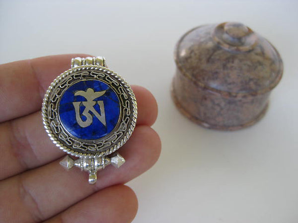 Lapis Silver Om Gau Locket